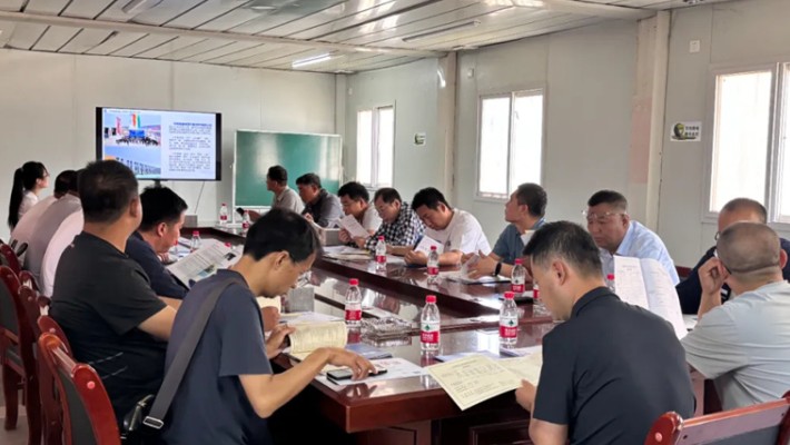 兰州大学项目新型墙材研讨会在装备公司康乐项目部举行